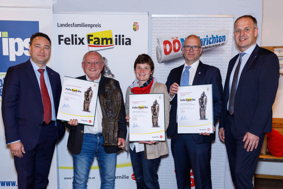 Familienreferent LH-Stv. Haimbuchner mit den Preisträgern des Felix Familia 2023
